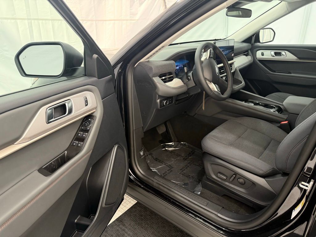New 2025 Ford Explorer Active AWD/4WD image 23