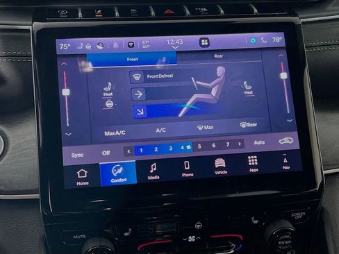 Used 2025 Jeep Grand Cherokee L Limited w/ Black Appearance Package image 17