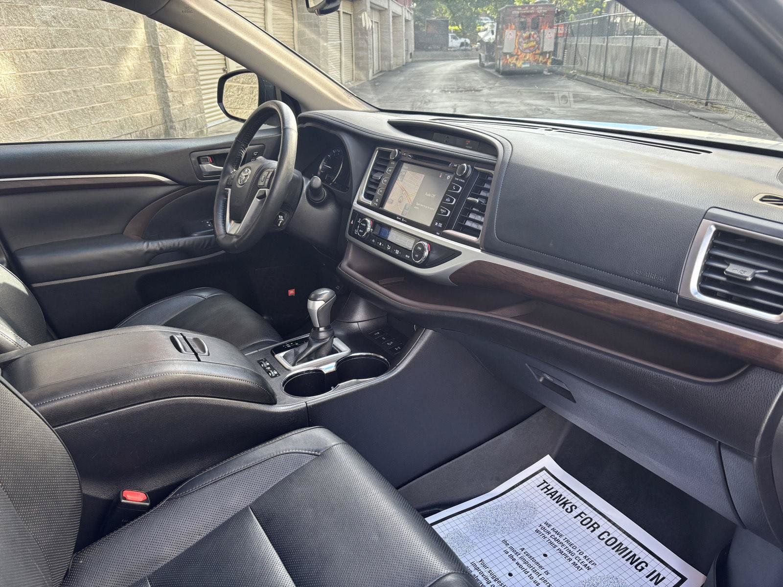 Used 2015 Toyota Highlander Limited Platinum AWD/4WD image 9