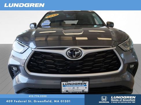 Used 2022 Toyota Highlander XLE AWD/4WD image 35