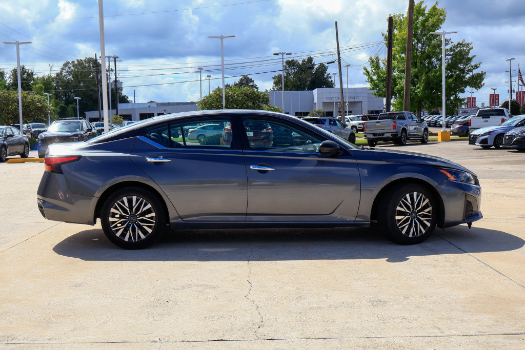 Used 2024 Nissan Altima 2.5 SV FWD image 21