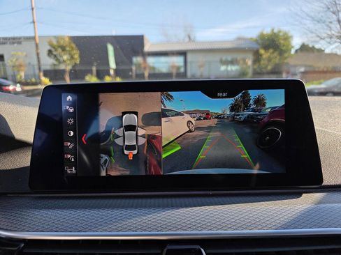 Used 2019 BMW 530e w/ M Sport Package image 10