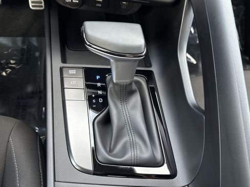 Used 2025 Hyundai Elantra Sport FWD image 21
