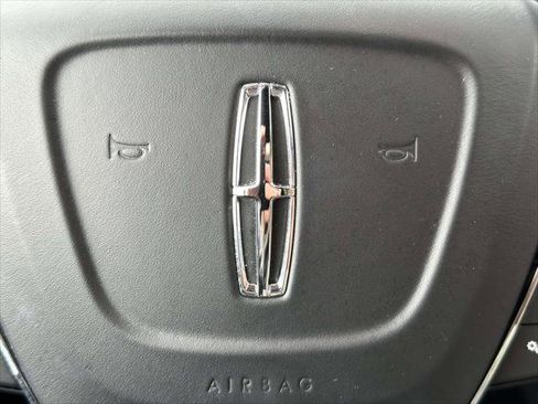 Used 2022 Lincoln Nautilus Reserve w/ Equipment Group 201A image 22