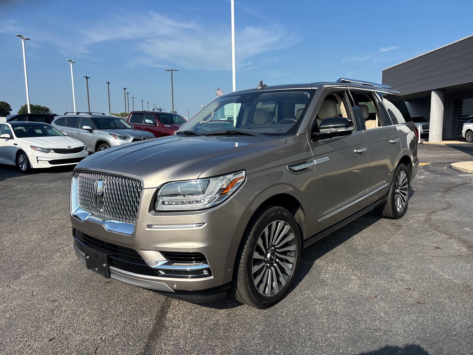 Used 2019 Lincoln Navigator Reserve AWD/4WD image 3