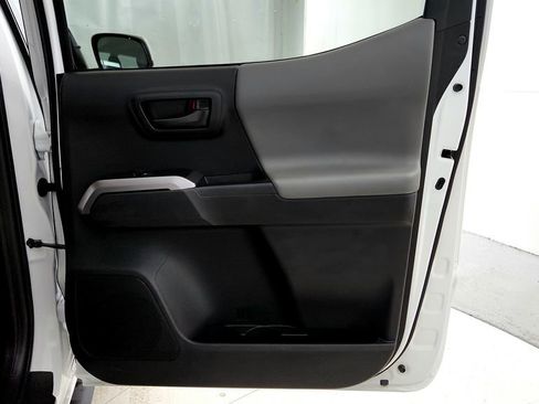 Certified 2023 Toyota Tacoma SR5 AWD/4WD image 19