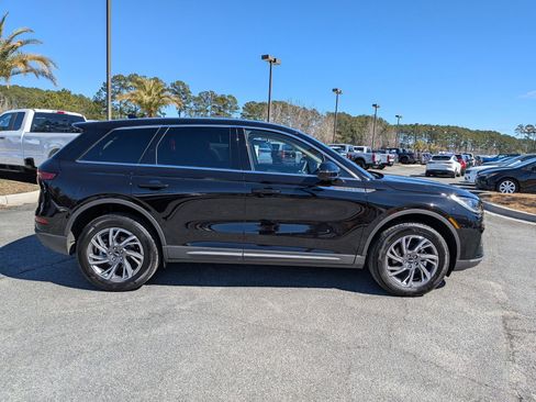 Used 2025 Lincoln Corsair FWD w/ Equipment Group 101A image 4