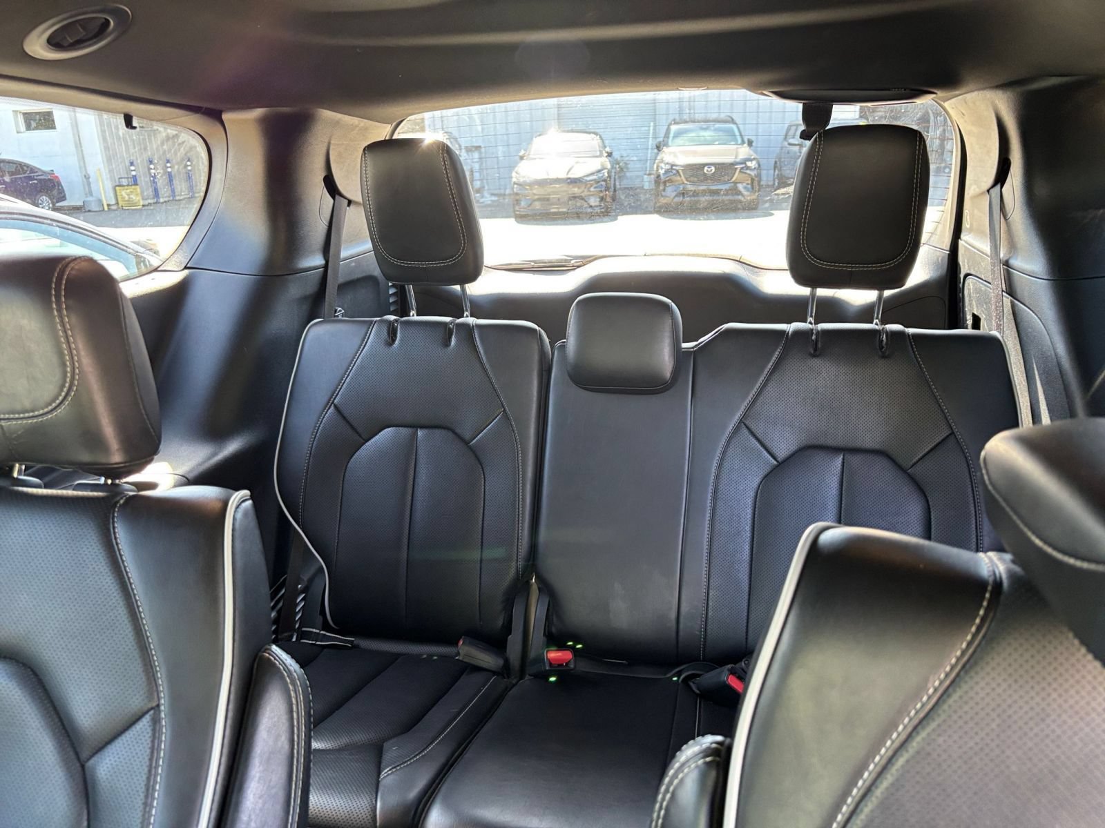 Used 2025 Chrysler Pacifica Limited FWD image 32