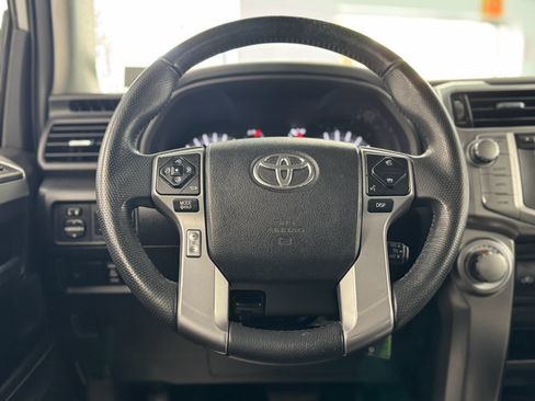 Used 2016 Toyota 4Runner SR5 Premium image 17
