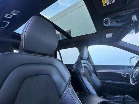 Used 2019 Volvo XC90 T8 R-Design w/ Advanced Package image 18