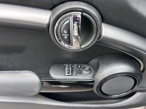 Used 2023 MINI Cooper 2-Door Hardtop image 18