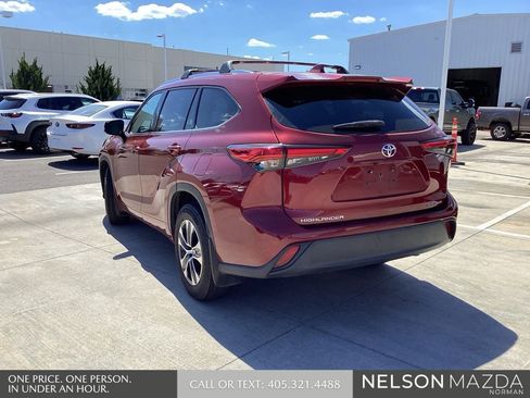 Used 2020 Toyota Highlander XLE image 8