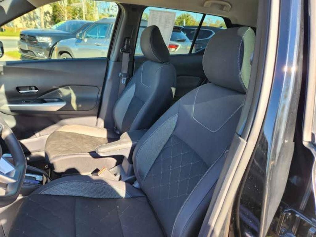 Used 2019 Nissan Kicks SV w/ Interior Electronics Package FWD image 11