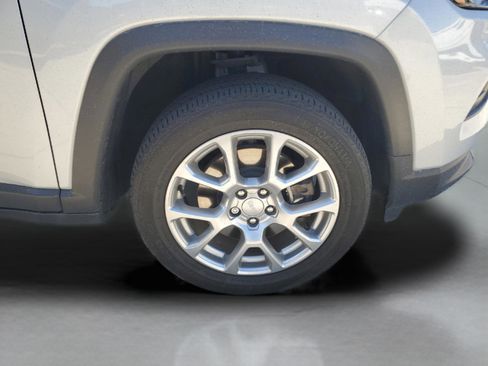 Certified 2024 Jeep Compass Latitude image 5