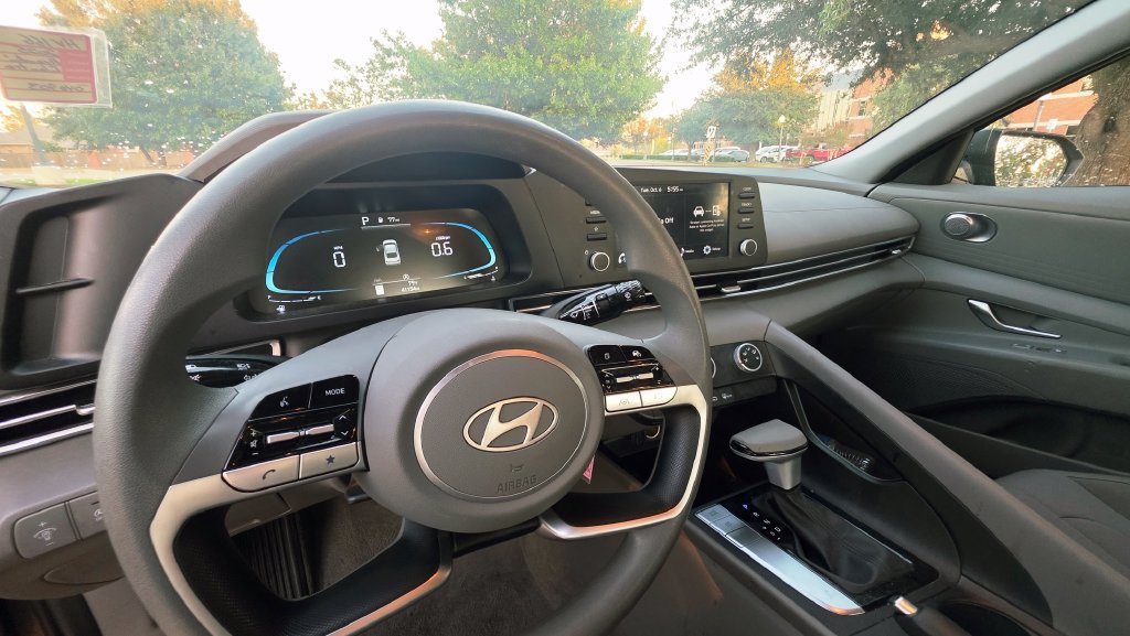 Certified 2025 Hyundai Elantra SE FWD image 25