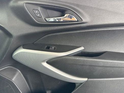 Used 2025 Chevrolet Trax LS FWD image 25
