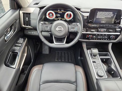 Used 2024 Nissan Pathfinder Platinum w/ Lighting Package (N93) AWD/4WD image 11