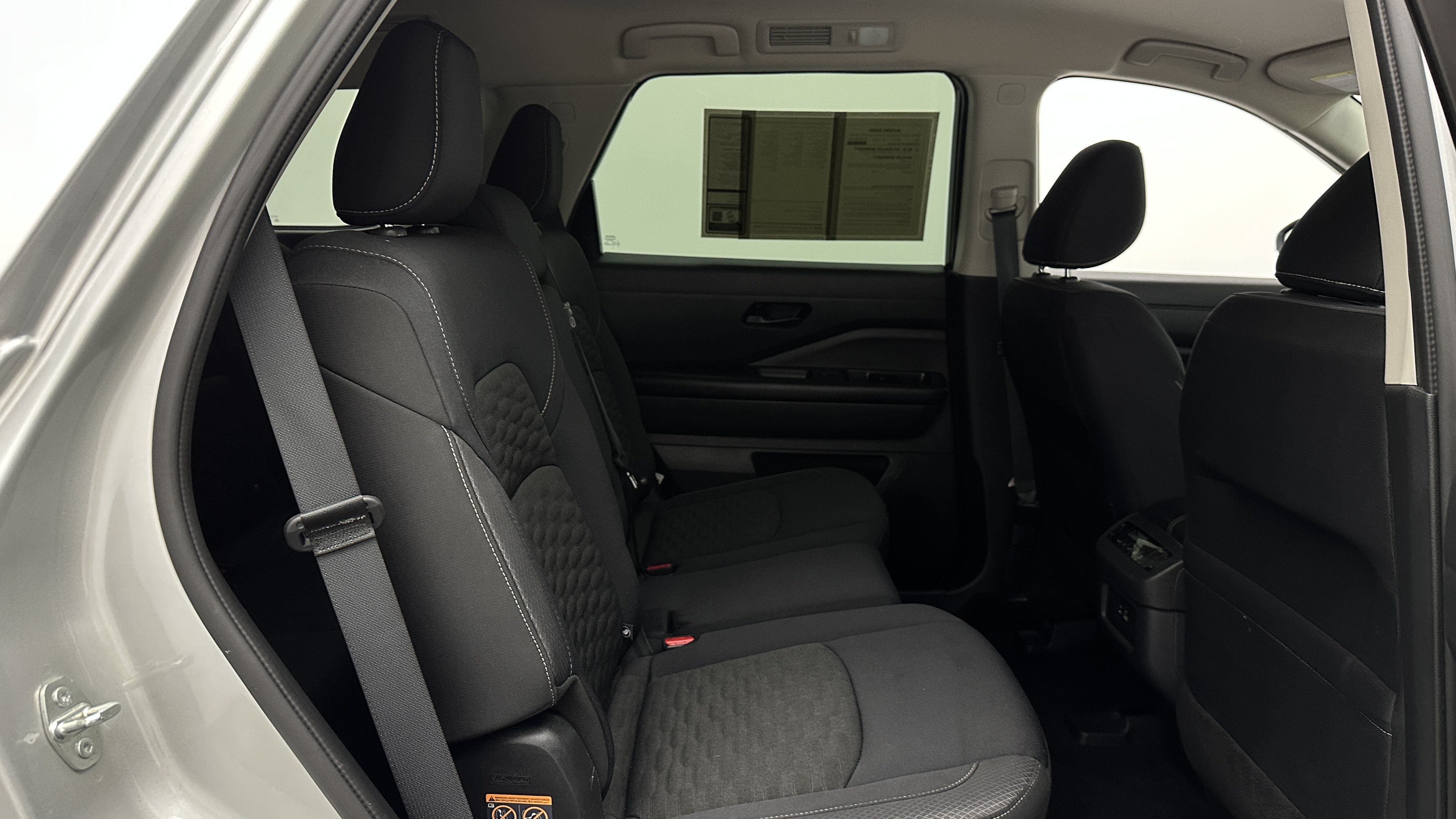 Used 2024 Nissan Pathfinder SV FWD image 29