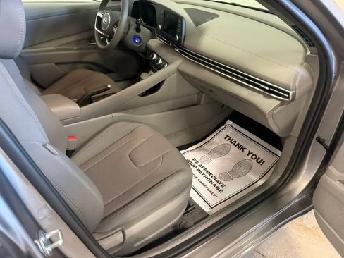 Used 2023 Hyundai Elantra SE FWD image 30