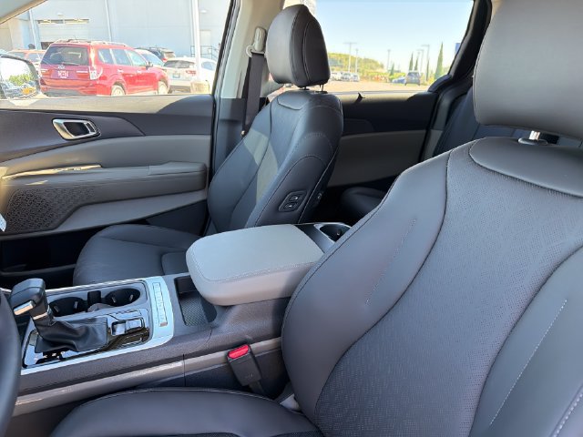New 2027 Kia Carnival EX FWD image 17