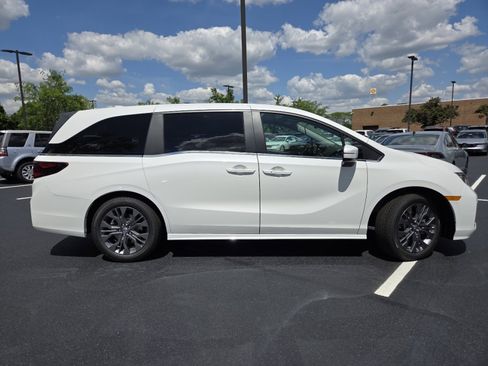 New 2026 Honda Odyssey Touring image 24