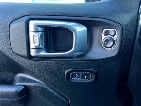 Used 2018 Jeep Wrangler Sport image 18