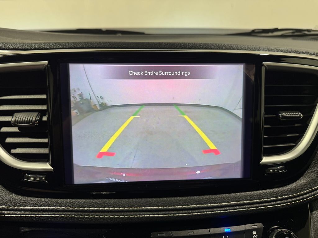 Used 2021 Chrysler Pacifica Touring w/ S Appearance Package FWD image 10