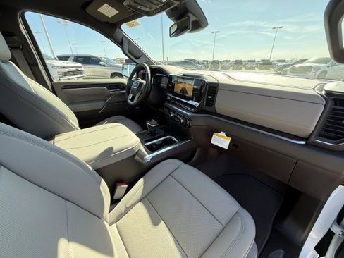 New 2026 GMC Sierra 1500 SLT image 31