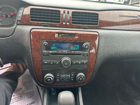 Used 2011 Chevrolet Impala LT w/ Luxury Edition Package image 23