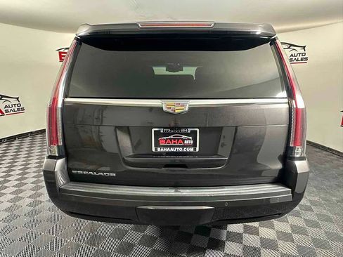Used 2017 Cadillac Escalade Luxury AWD/4WD image 8