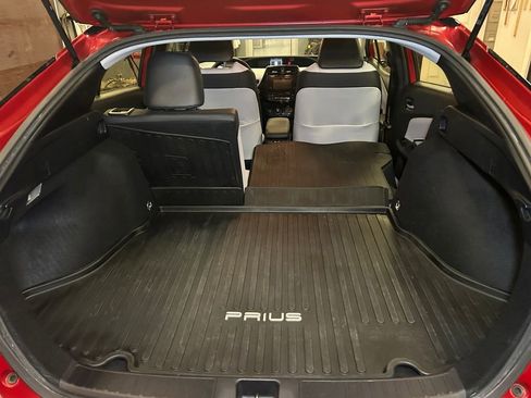 Used 2019 Toyota Prius XLE image 18
