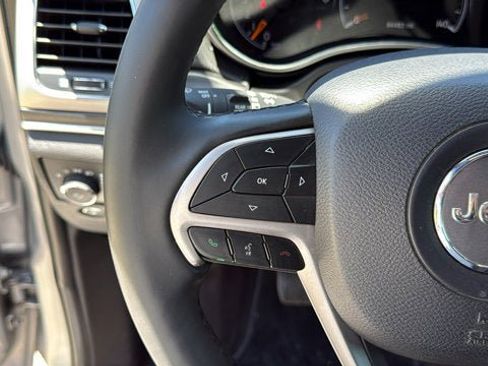 Used 2019 Jeep Grand Cherokee Limited AWD/4WD image 16