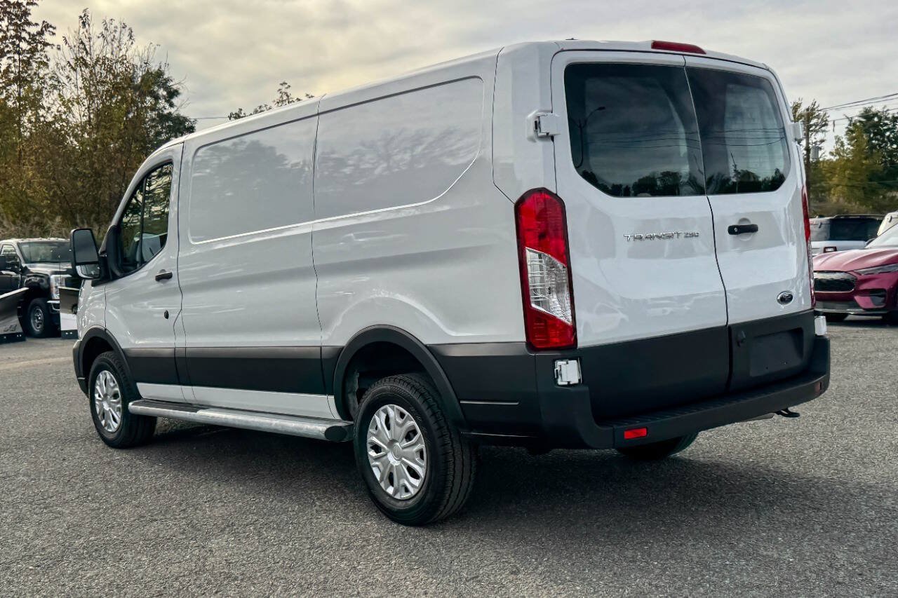 Used 2025 Ford Transit 250 Low Roof RWD image 5