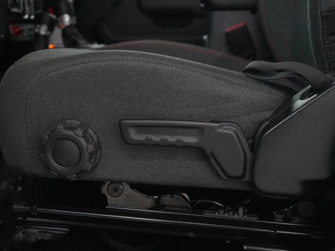 Used 2026 Jeep Wrangler Unlimited Rubicon AWD/4WD image 27