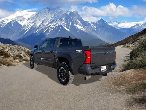 Used 2025 Toyota Tacoma TRD Off-Road image 3