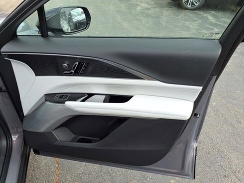 New 2025 Cadillac Lyriq Luxury image 24