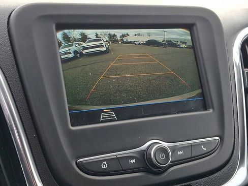 Used 2019 Chevrolet Equinox LT image 18