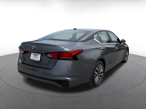 Used 2025 Nissan Altima 2.5 SV FWD image 13