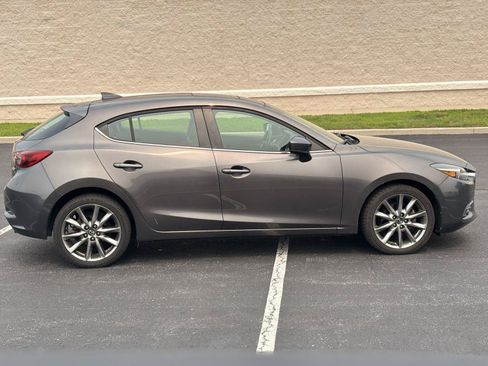 Used 2018 MAZDA MAZDA3 Grand Touring w/ Premium Equipment Package FWD image 7