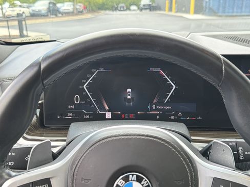 Used 2024 BMW X5 xDrive40i w/ M Sport Package AWD/4WD image 11