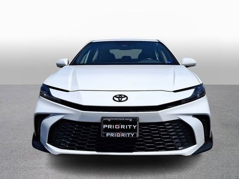 Used 2025 Toyota Camry SE w/ Convenience Package FWD image 2
