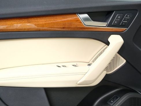 Used 2023 Audi Q5 2.0T Prestige w/ Prestige Package image 6