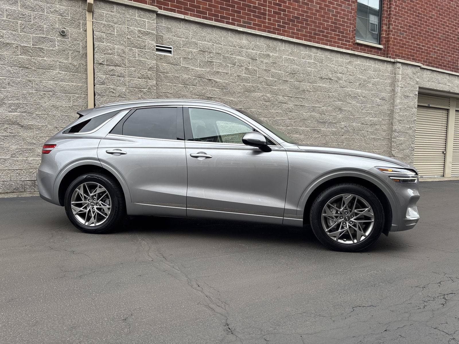 Used 2024 Genesis GV70 2.5T w/ Select Package AWD/4WD image 3