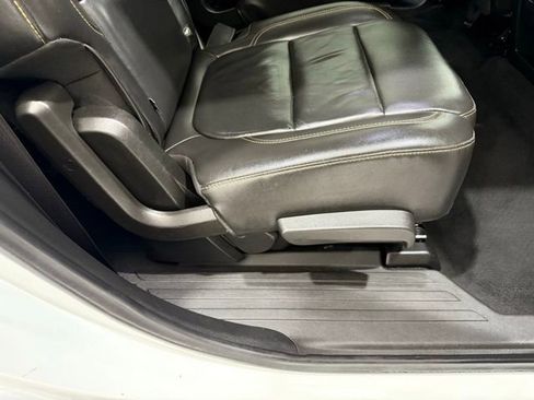 Used 2021 Chevrolet Traverse RS image 31