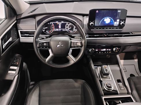 Used 2023 Mitsubishi Outlander SE image 72