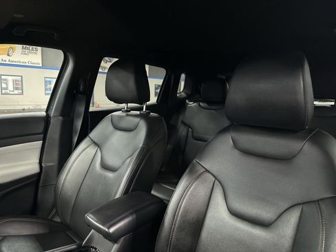 Used 2024 Jeep Compass Limited image 4