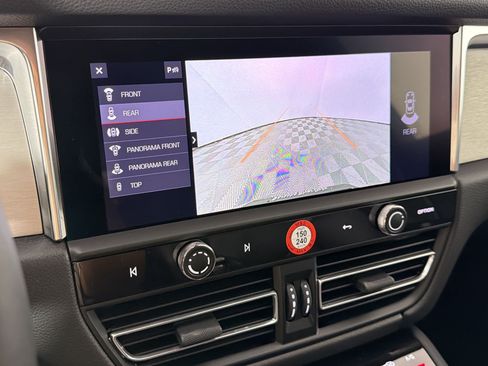 Certified 2026 Porsche Macan AWD/4WD image 24