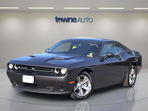 Used 2019 Dodge Challenger SXT RWD image 8