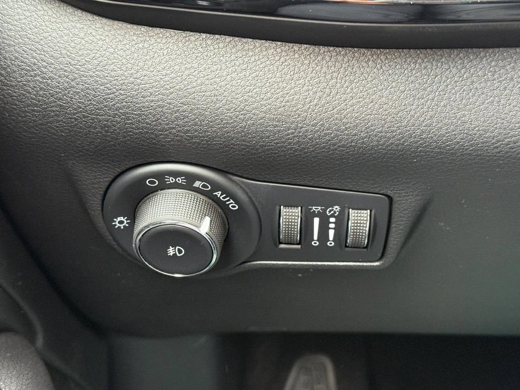 New 2026 Jeep Compass Latitude AWD/4WD image 17