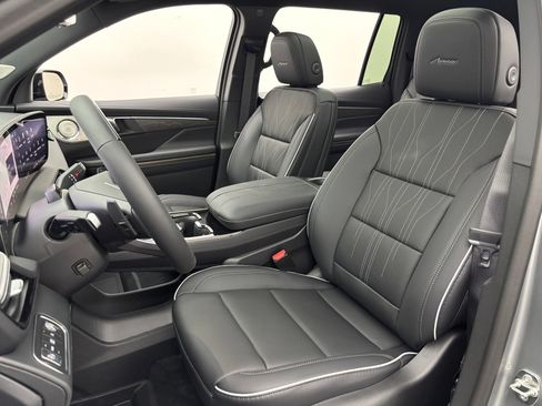 New 2026 Buick Enclave Avenir w/ Super Cruise Package FWD image 22